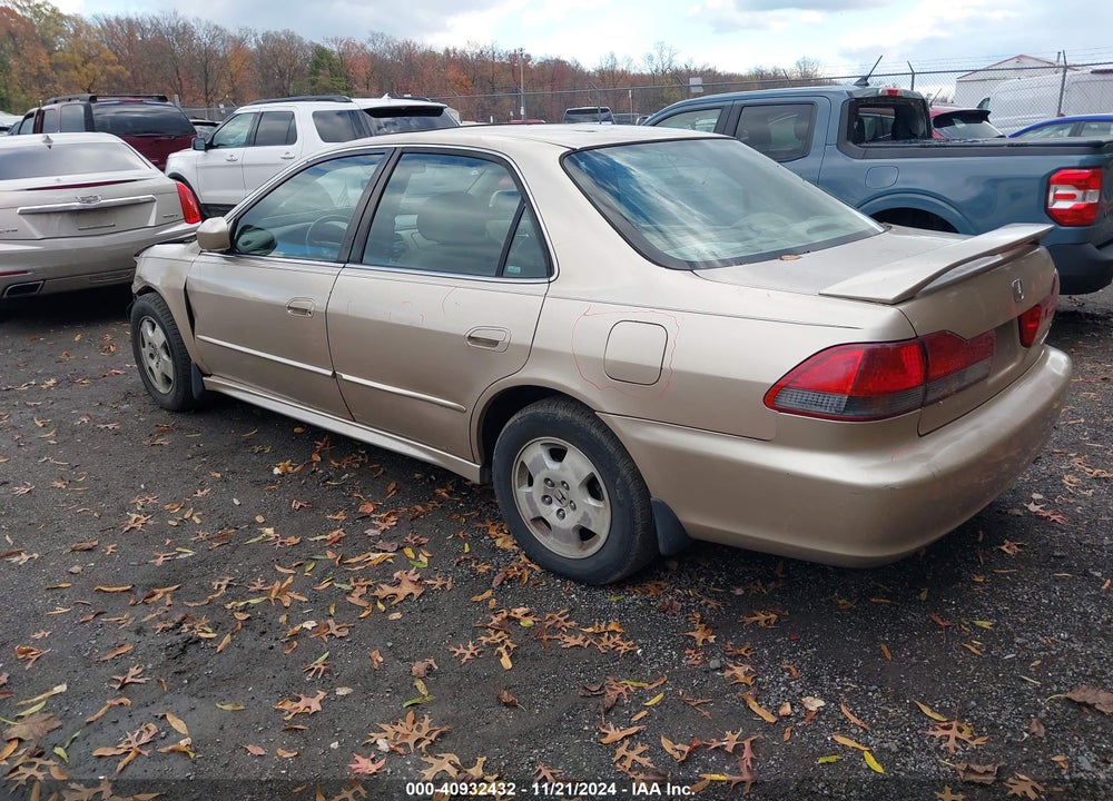 2001 HONDA ACCORD 3.0 EX VIN: 1HGCG165X1A056400