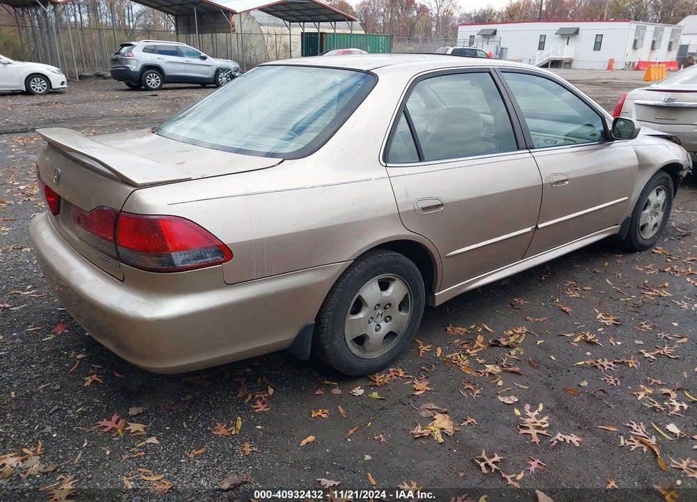 2001 HONDA ACCORD 3.0 EX VIN: 1HGCG165X1A056400