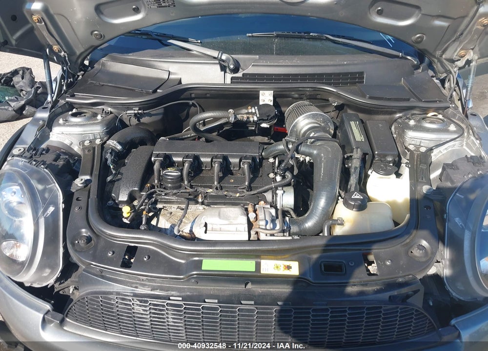 2010 MINI COOPER S VIN: WMWMF7C55ATZ72125