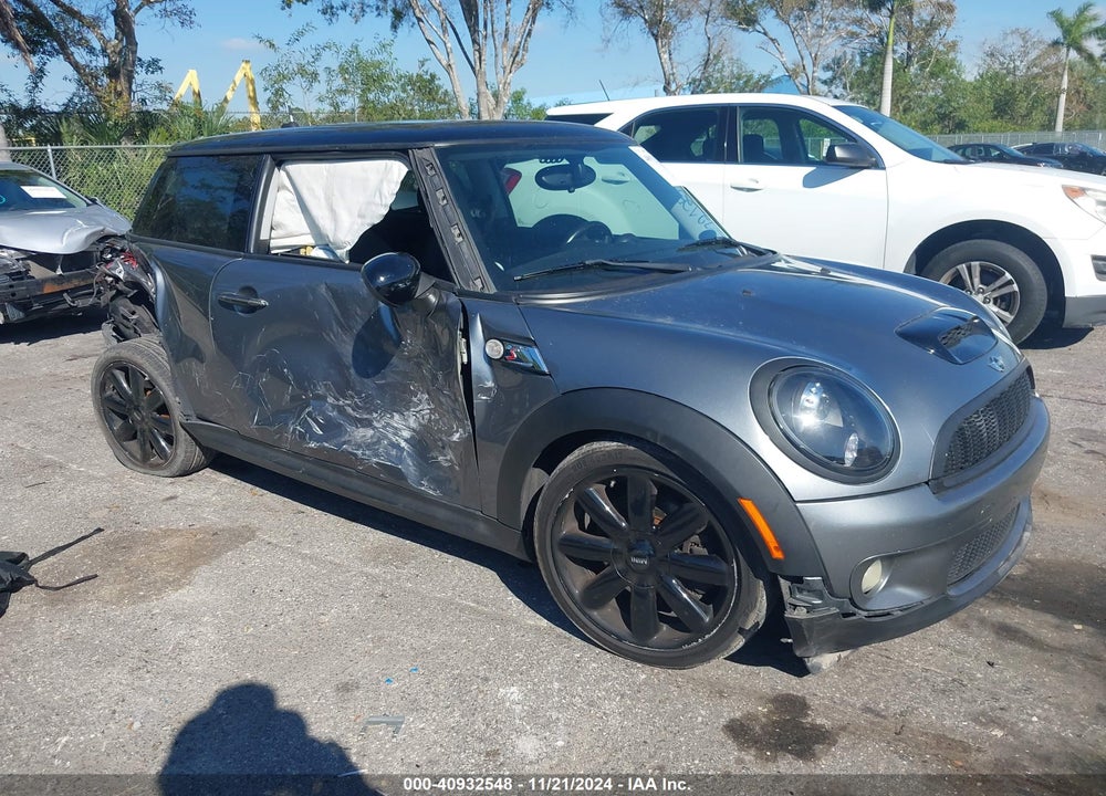 2010 MINI COOPER S VIN: WMWMF7C55ATZ72125