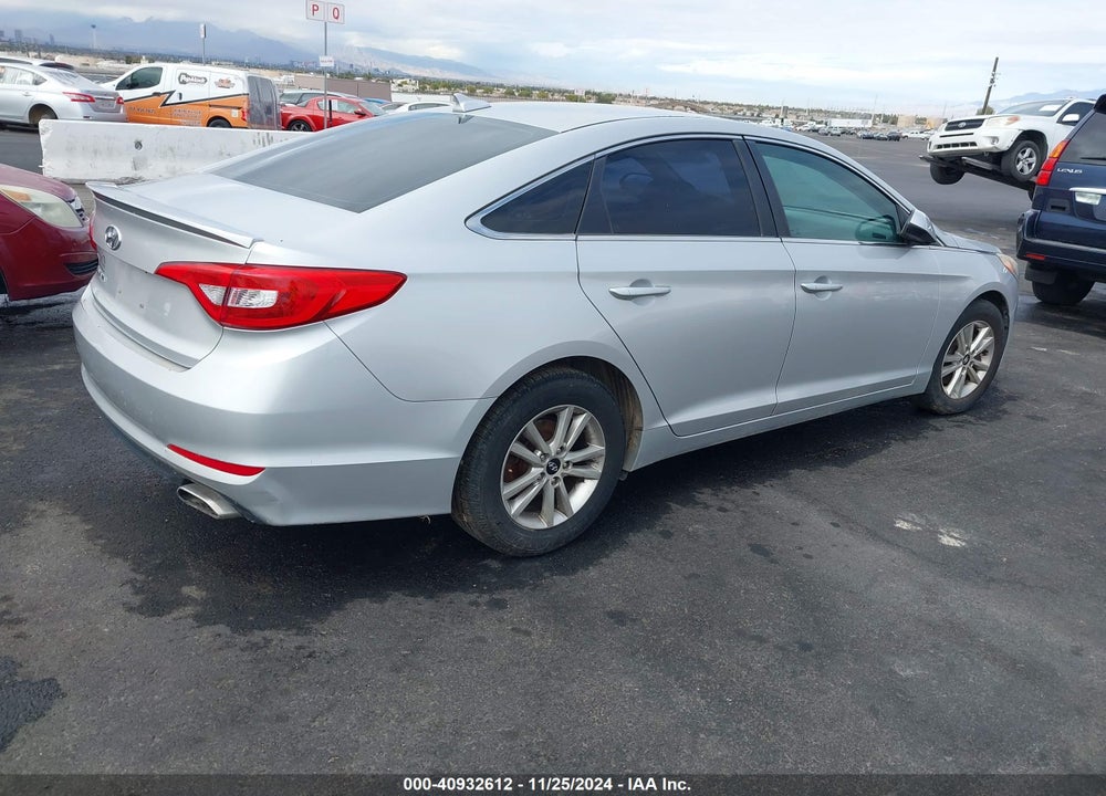 2015 HYUNDAI SONATA SE VIN: 5NPE24AF8FH001130