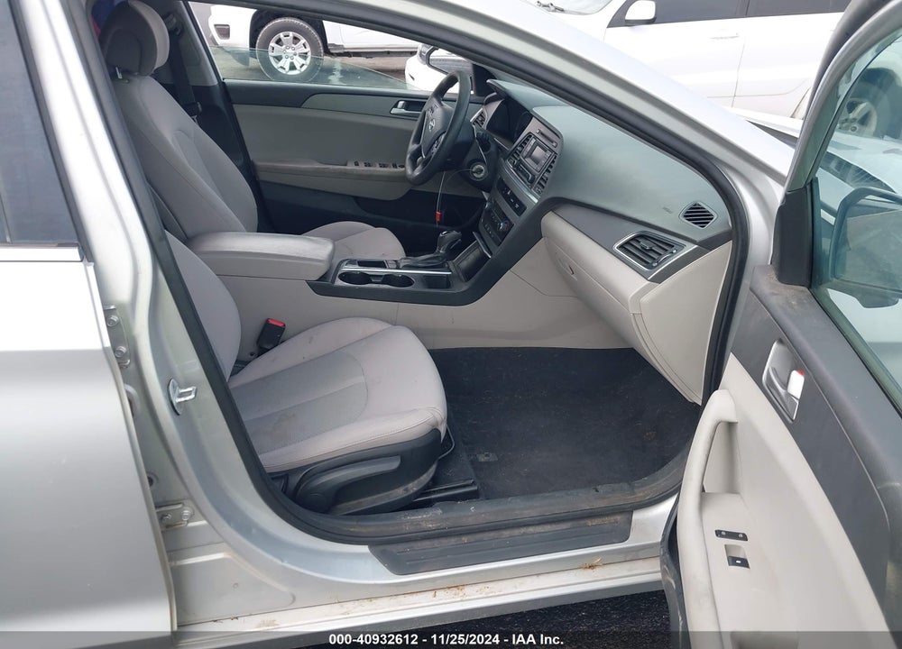 2015 HYUNDAI SONATA SE VIN: 5NPE24AF8FH001130