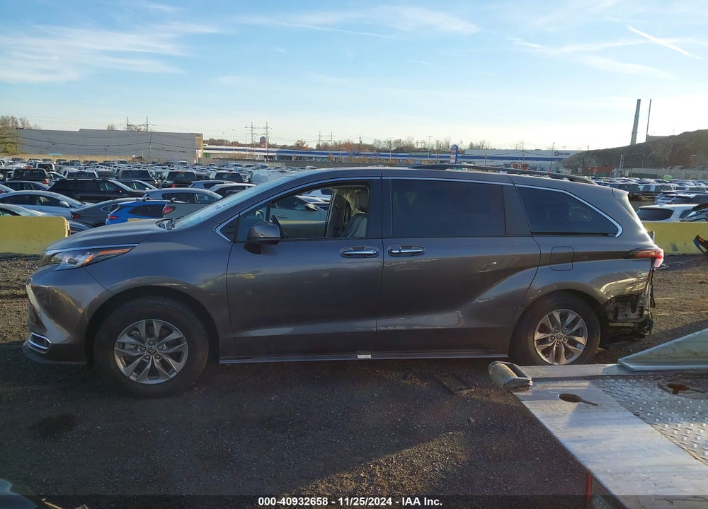 2022 TOYOTA SIENNA XLE VIN: 5TDYSKFC2NS059016