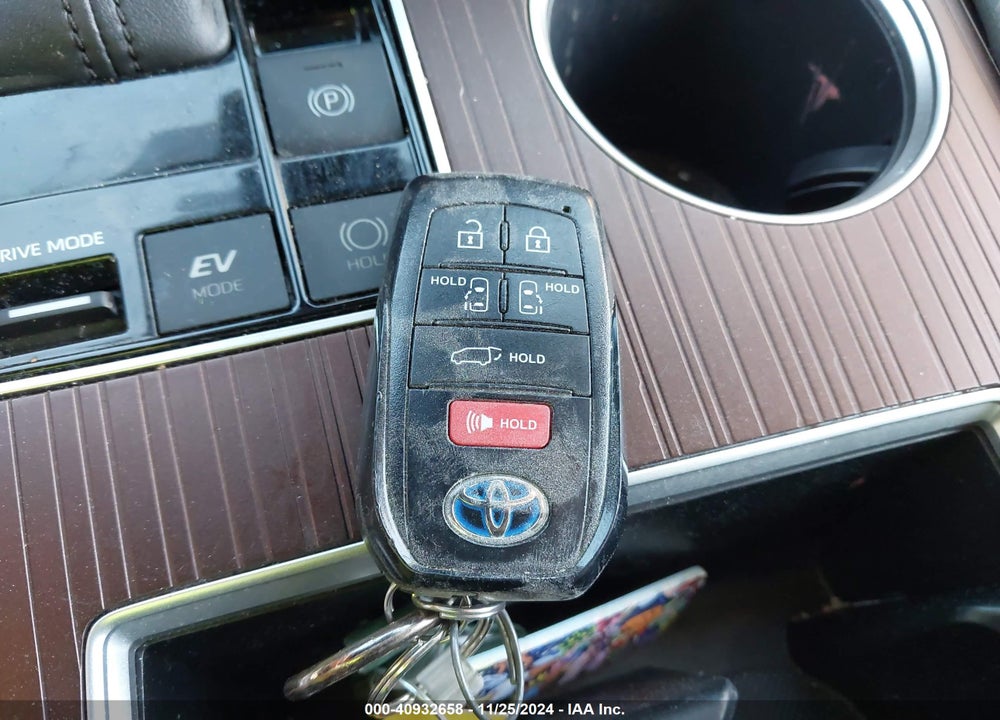 2022 TOYOTA SIENNA XLE VIN: 5TDYSKFC2NS059016