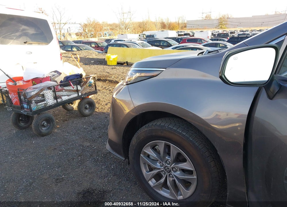 2022 TOYOTA SIENNA XLE VIN: 5TDYSKFC2NS059016