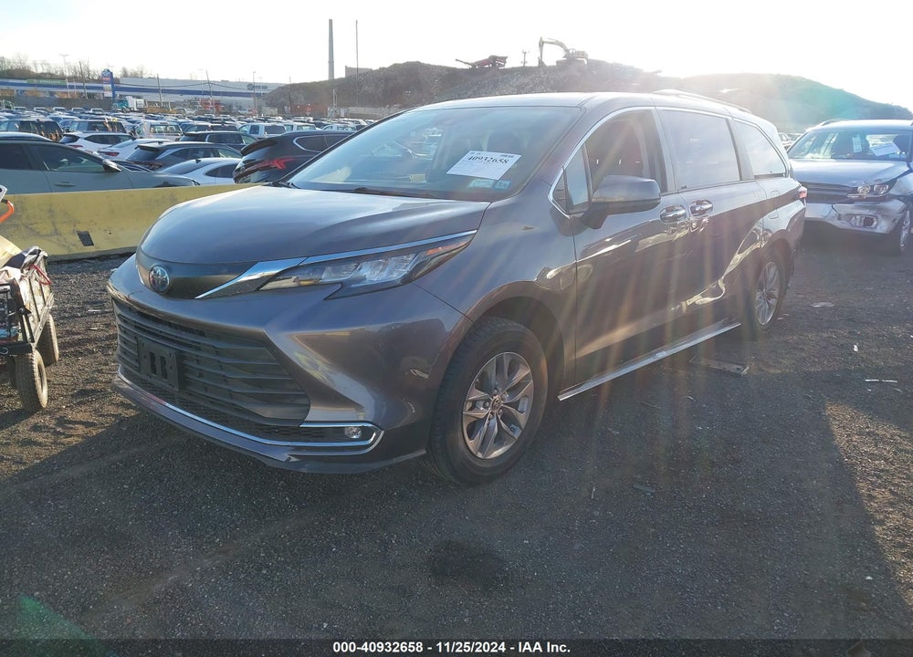 2022 TOYOTA SIENNA XLE VIN: 5TDYSKFC2NS059016