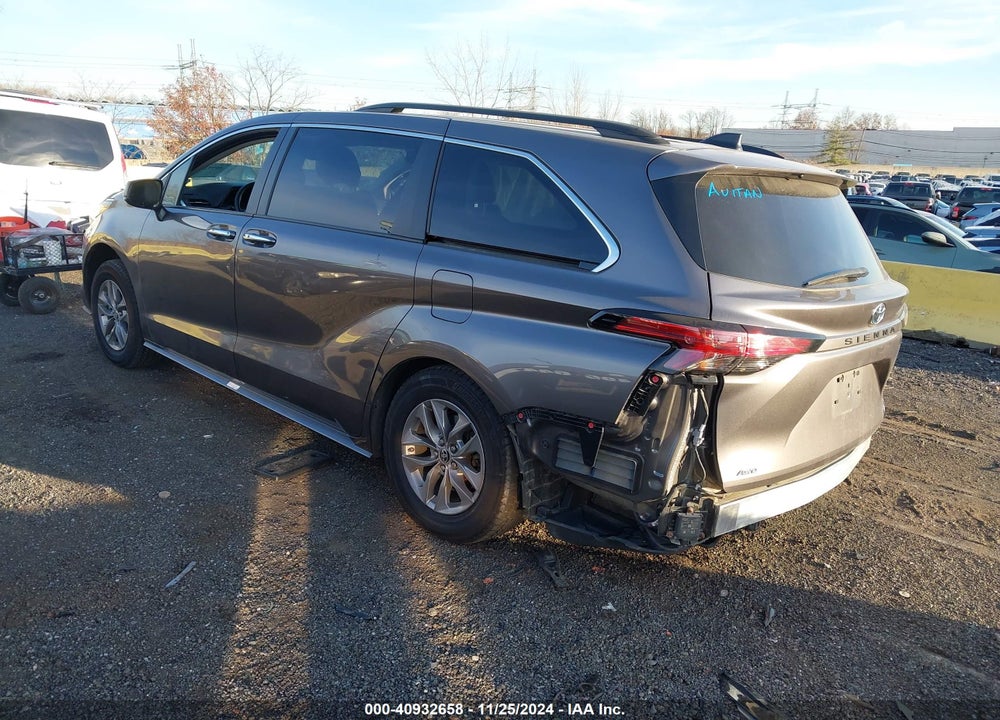 2022 TOYOTA SIENNA XLE VIN: 5TDYSKFC2NS059016