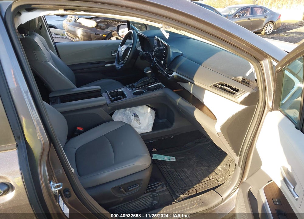 2022 TOYOTA SIENNA XLE VIN: 5TDYSKFC2NS059016