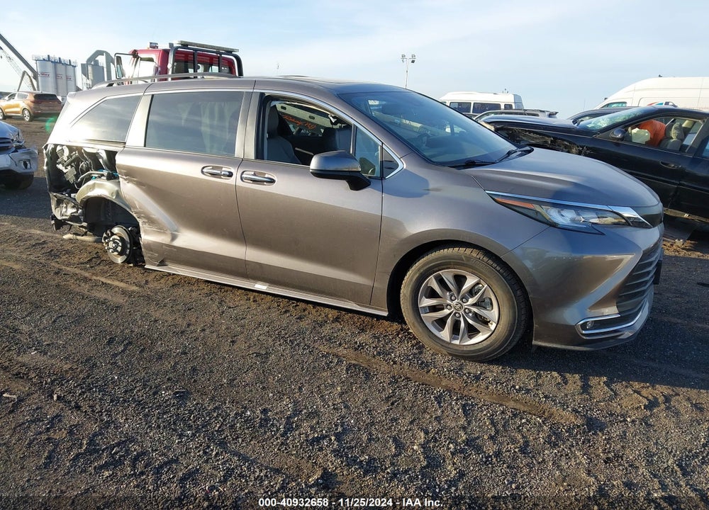 2022 TOYOTA SIENNA XLE VIN: 5TDYSKFC2NS059016