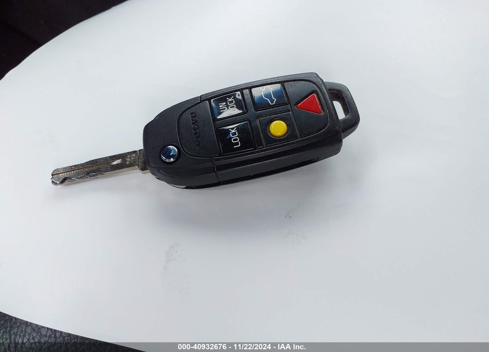 2007 VOLVO S60 2.5T VIN: YV1RS592672607239