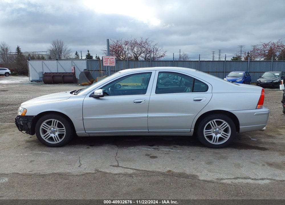 2007 VOLVO S60 2.5T VIN: YV1RS592672607239