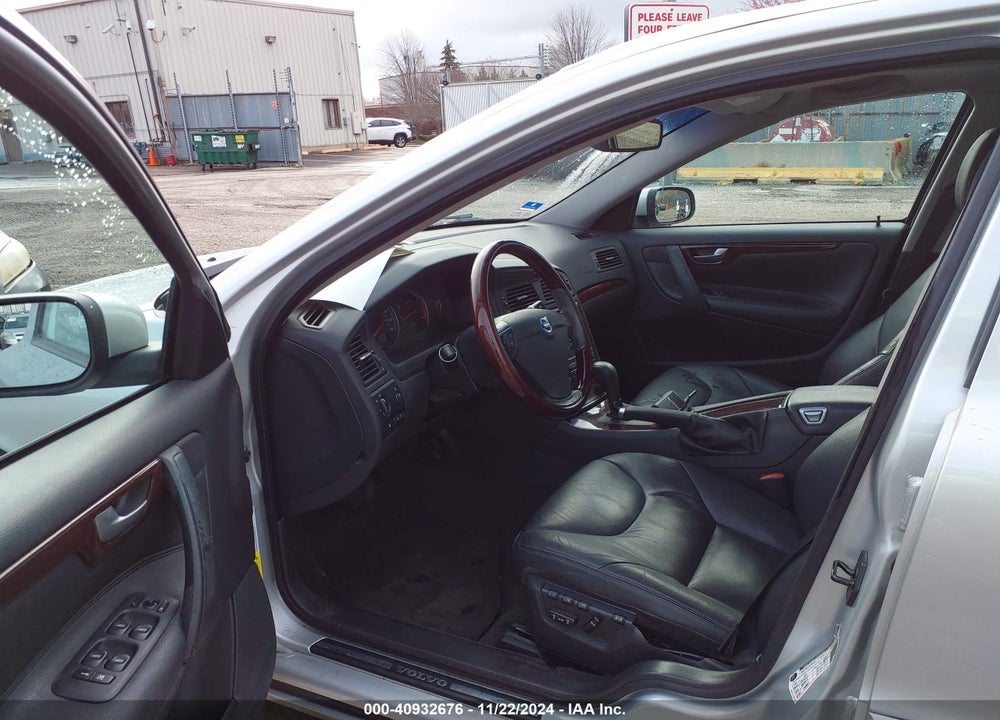 2007 VOLVO S60 2.5T VIN: YV1RS592672607239