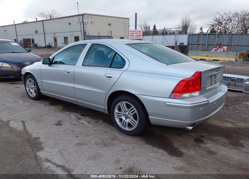 2007 VOLVO S60 2.5T VIN: YV1RS592672607239