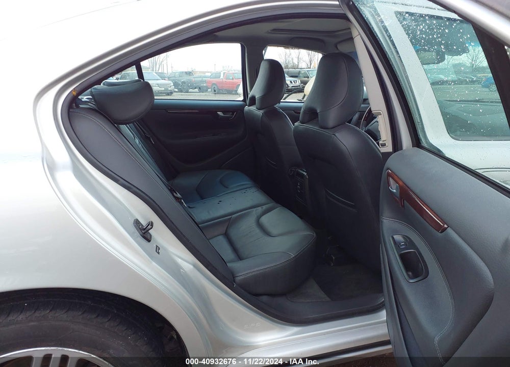 2007 VOLVO S60 2.5T VIN: YV1RS592672607239