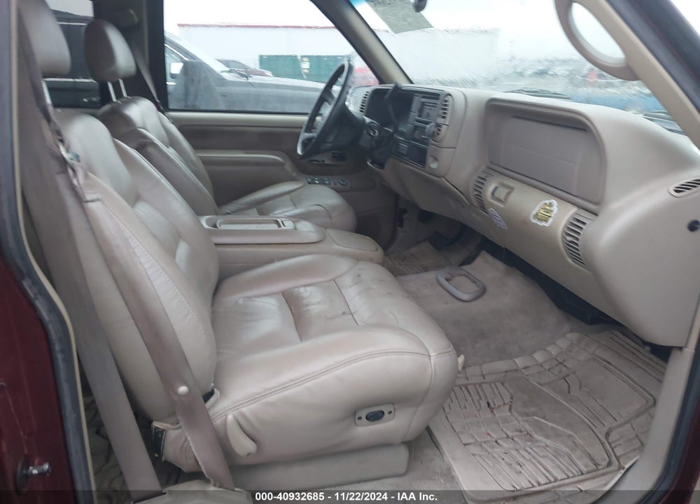 1998 CHEVROLET TAHOE LS VIN: 1GNEK13R1WJ316808