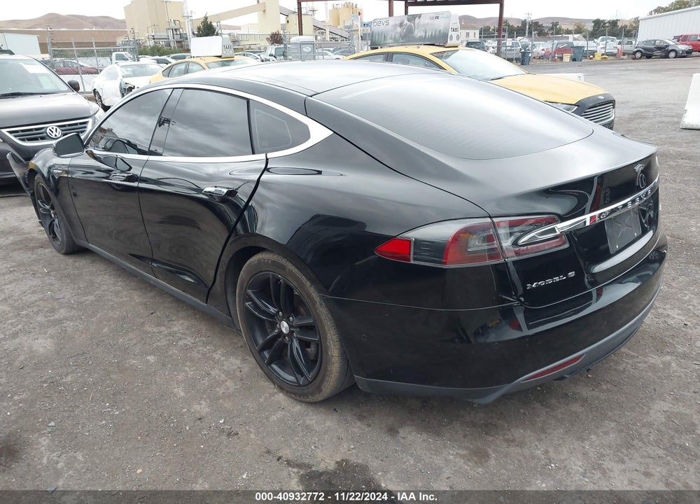 2015 TESLA MODEL S VIN: 5YJSA1E24FF118293