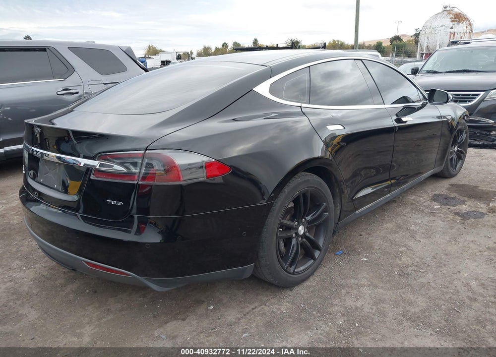 2015 TESLA MODEL S VIN: 5YJSA1E24FF118293