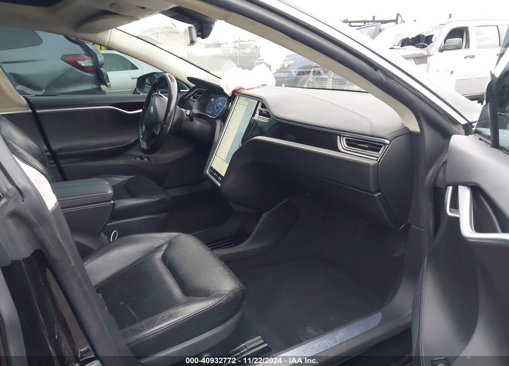 2015 TESLA MODEL S VIN: 5YJSA1E24FF118293
