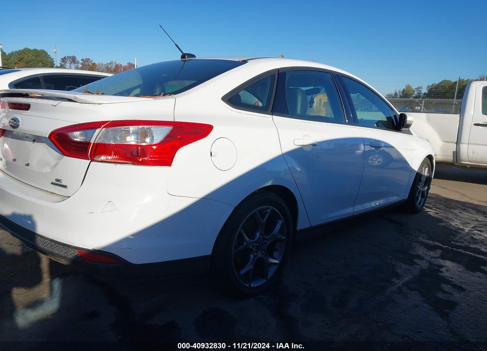 2014 FORD FOCUS SE VIN: 1FADP3F29EL235435
