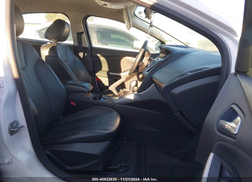 2014 FORD FOCUS SE VIN: 1FADP3F29EL235435