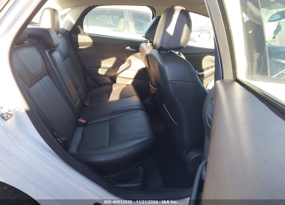 2014 FORD FOCUS SE VIN: 1FADP3F29EL235435