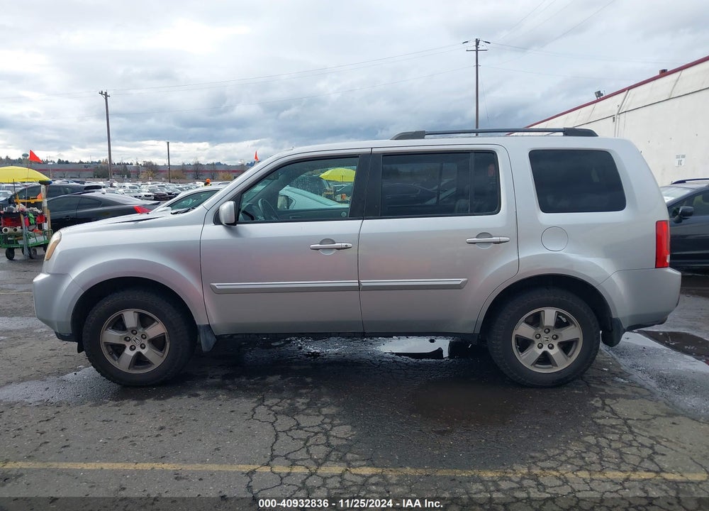 2011 HONDA PILOT EX-L VIN: 5FNYF4H64BB054519
