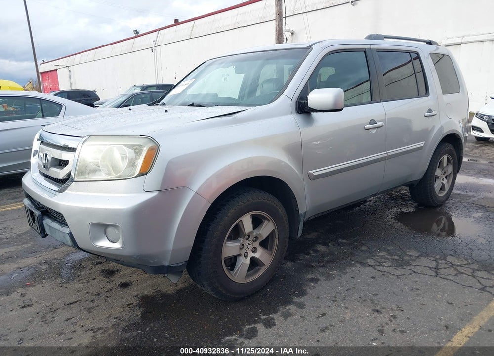 2011 HONDA PILOT EX-L VIN: 5FNYF4H64BB054519
