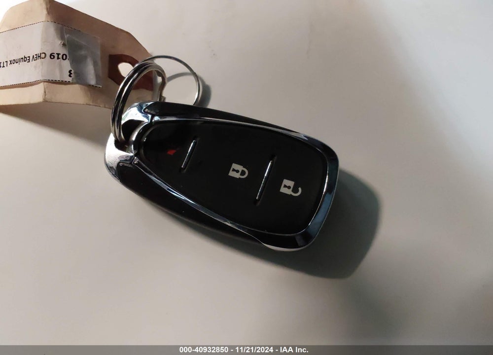 2019 CHEVROLET EQUINOX LT VIN: 2GNAXKEV8K6302511