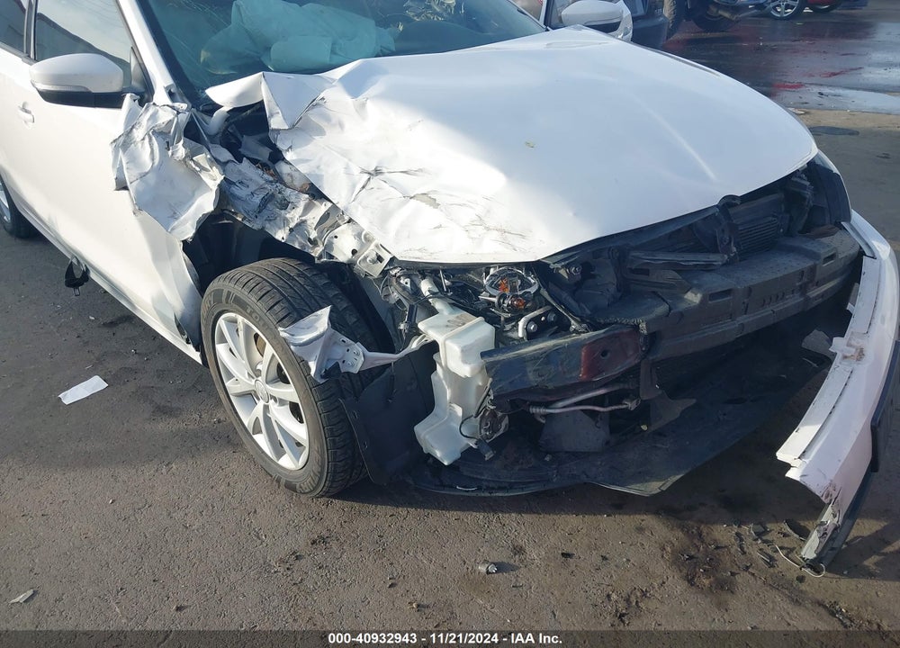 2011 VOLKSWAGEN JETTA 2.5L SE VIN: 3VWDZ7AJ2BM315340