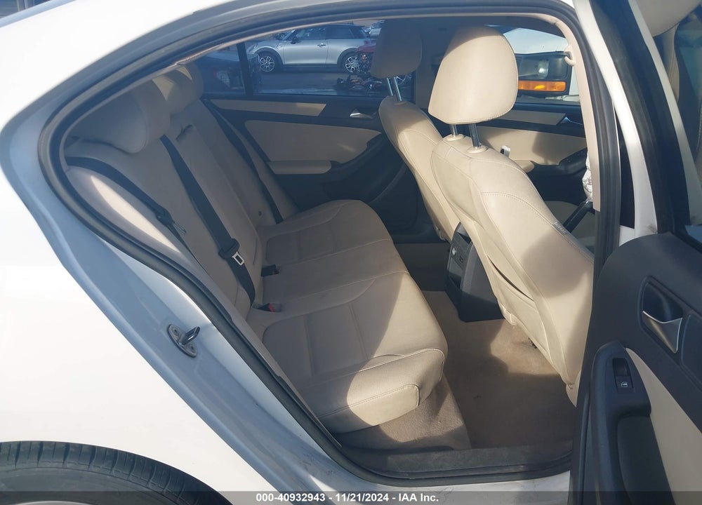 2011 VOLKSWAGEN JETTA 2.5L SE VIN: 3VWDZ7AJ2BM315340