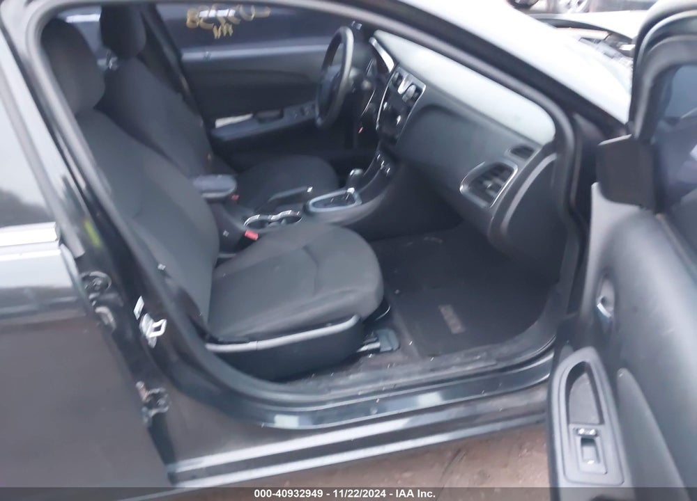2011 CHRYSLER 200 LX VIN: 1C3BC4FB6BN522903