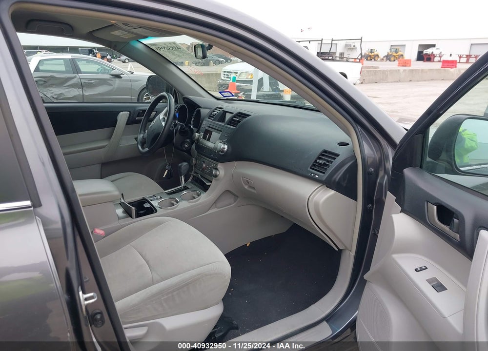 2011 TOYOTA HIGHLANDER SE VIN: 5TDZK3EHXBS034898