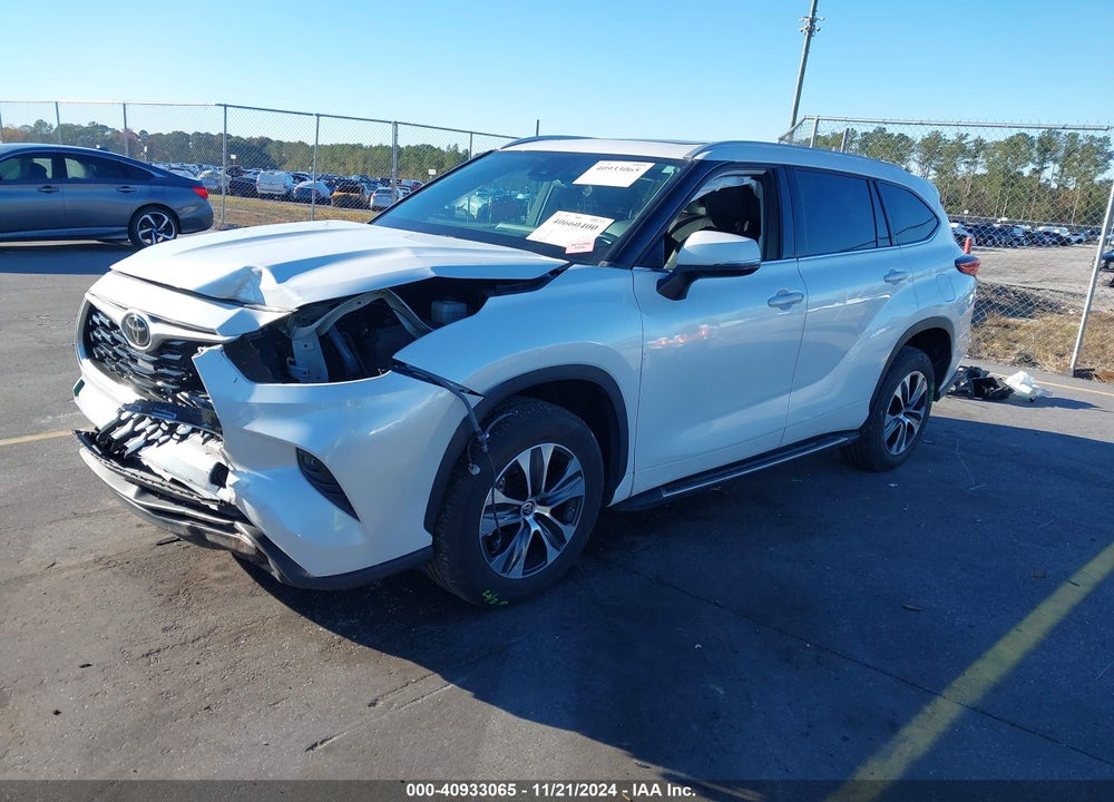 2022 TOYOTA HIGHLANDER XLE VIN: 5TDGZRAH3NS124751