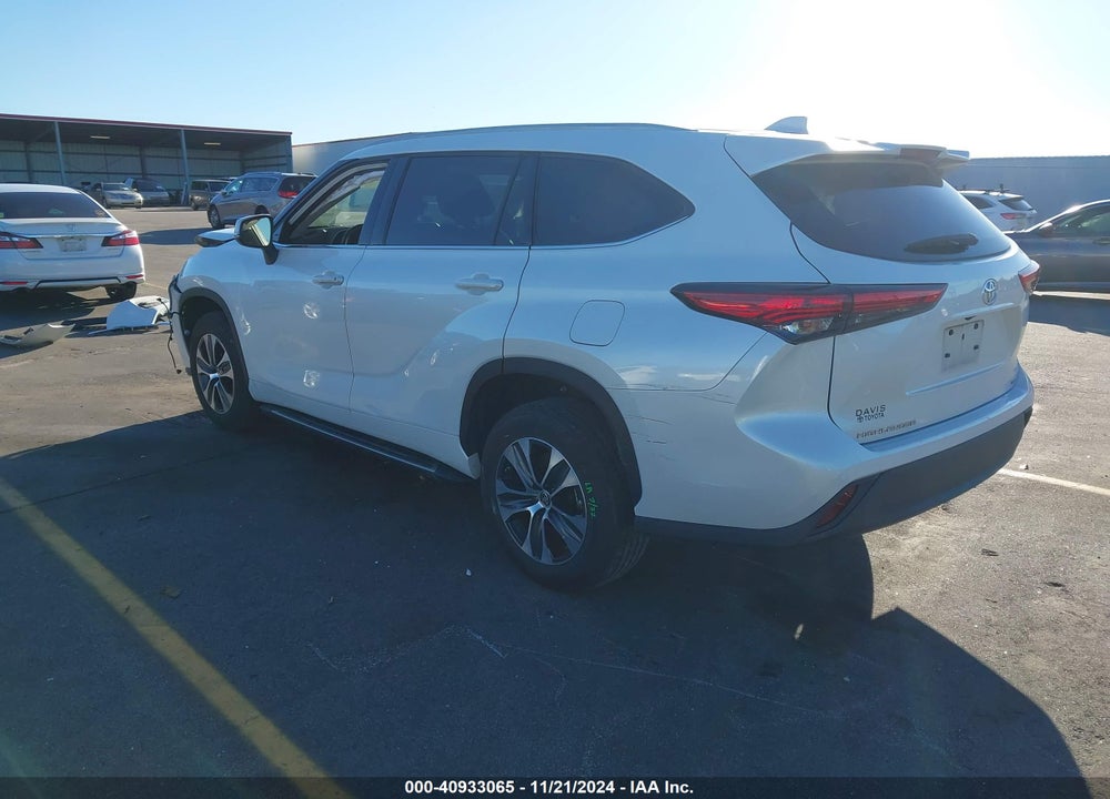 2022 TOYOTA HIGHLANDER XLE VIN: 5TDGZRAH3NS124751