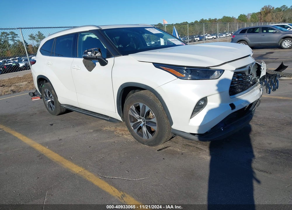 2022 TOYOTA HIGHLANDER XLE VIN: 5TDGZRAH3NS124751