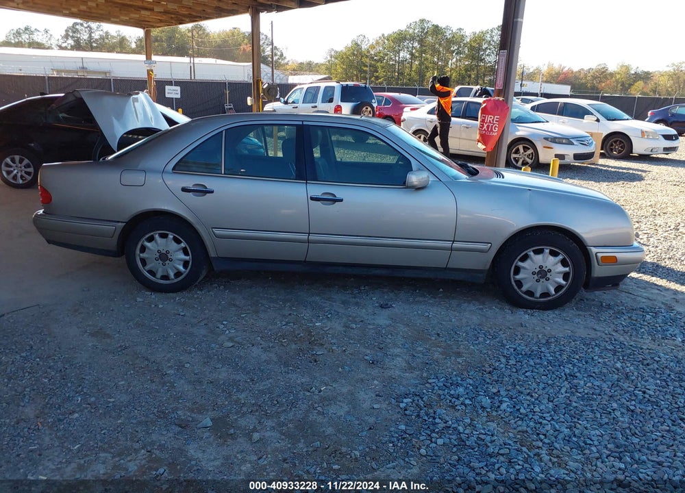 1999 MERCEDES-BENZ E 320 VIN: WDBJF65H3XA818085