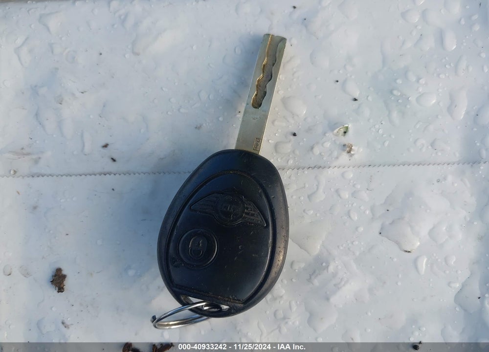 2002 MINI COOPER VIN: WMWRC33452TC36837