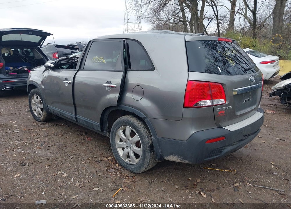 2013 KIA SORENTO LX VIN: 5XYKT3A18DG342238