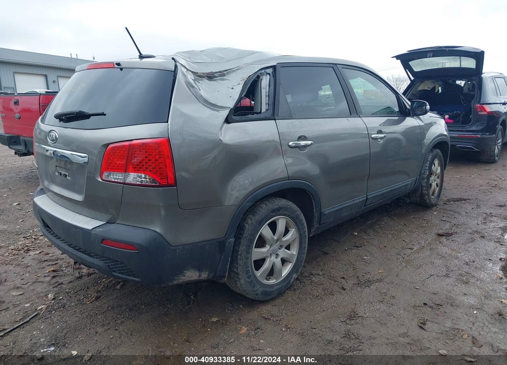 2013 KIA SORENTO LX VIN: 5XYKT3A18DG342238