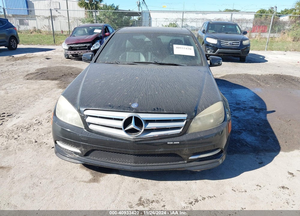 2011 MERCEDES-BENZ C 300 LUXURY/SPORT VIN: WDDGF5EB1BR133861