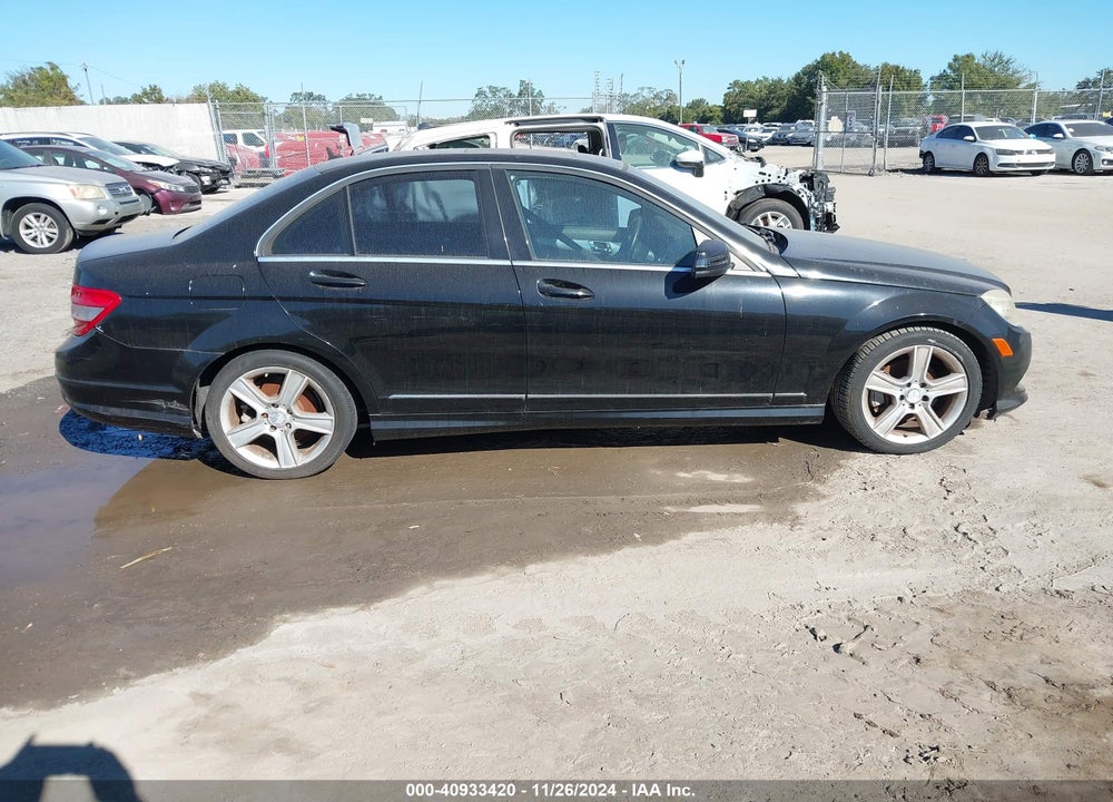 2011 MERCEDES-BENZ C 300 LUXURY/SPORT VIN: WDDGF5EB1BR133861