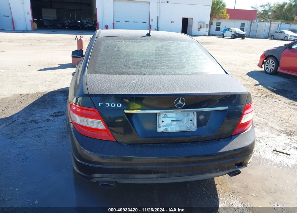 2011 MERCEDES-BENZ C 300 LUXURY/SPORT VIN: WDDGF5EB1BR133861