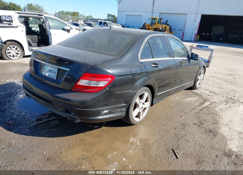 2011 MERCEDES-BENZ C 300 LUXURY/SPORT VIN: WDDGF5EB1BR133861