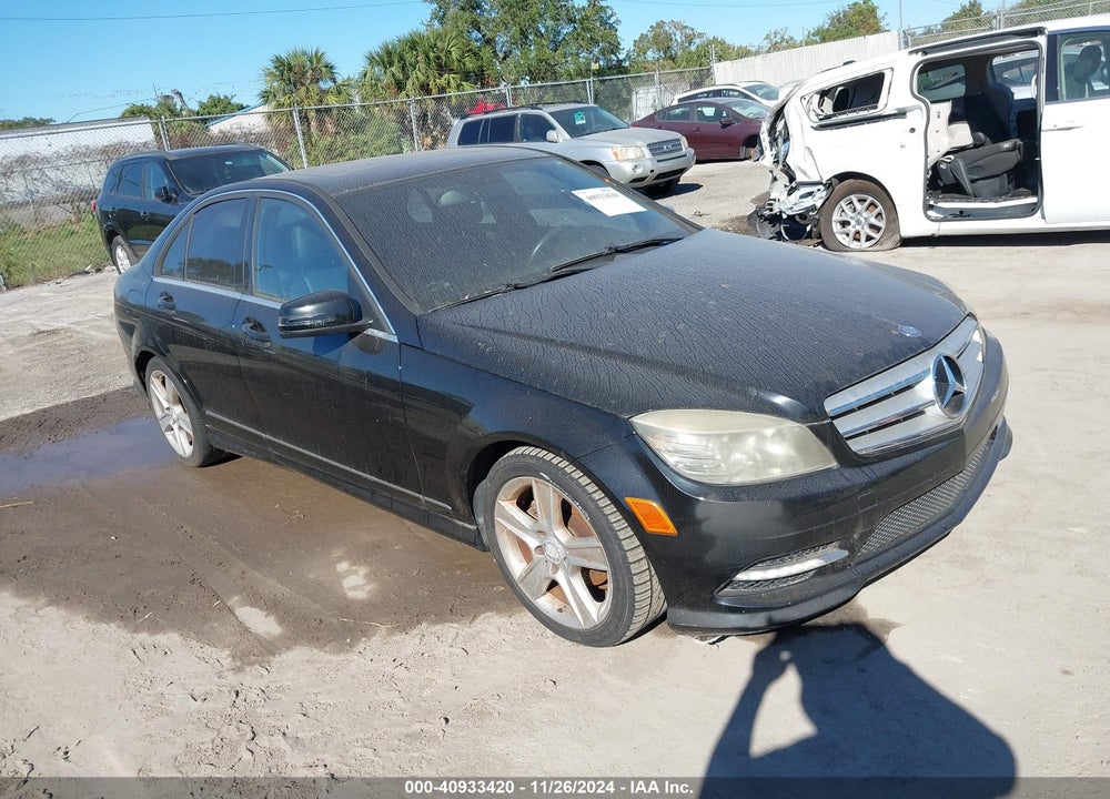 2011 MERCEDES-BENZ C 300 LUXURY/SPORT VIN: WDDGF5EB1BR133861