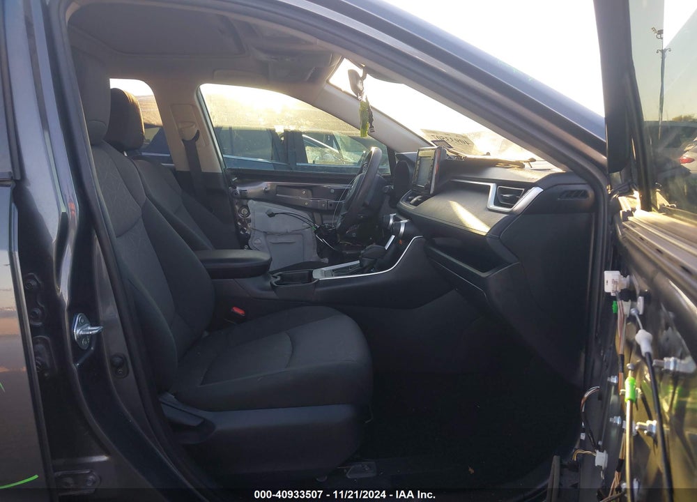 2019 TOYOTA RAV4 XLE VIN: JTMW1RFV8KD029367