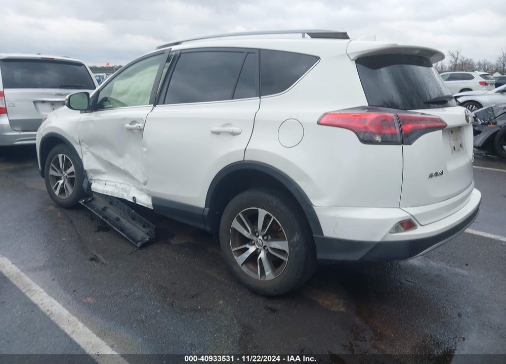 2018 TOYOTA RAV4 VIN: JTMRFREV1JD236858