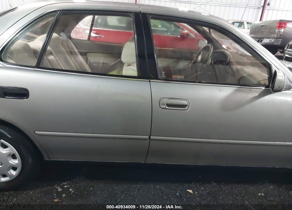 1994 TOYOTA CAMRY LE VIN: 4T1SK12E3RU473619