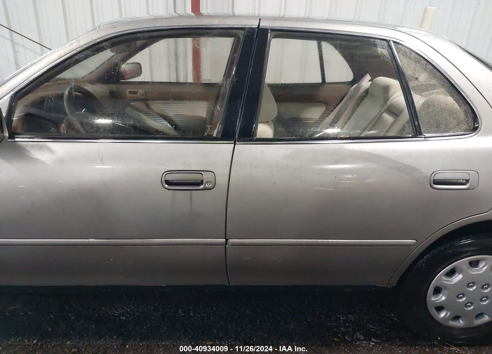 1994 TOYOTA CAMRY LE VIN: 4T1SK12E3RU473619