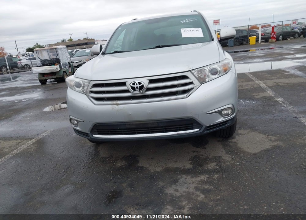 2013 TOYOTA HIGHLANDER PLUS/SE VIN: 5TDBK3EH8DS194864