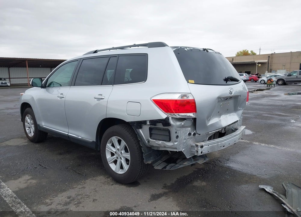 2013 TOYOTA HIGHLANDER PLUS/SE VIN: 5TDBK3EH8DS194864